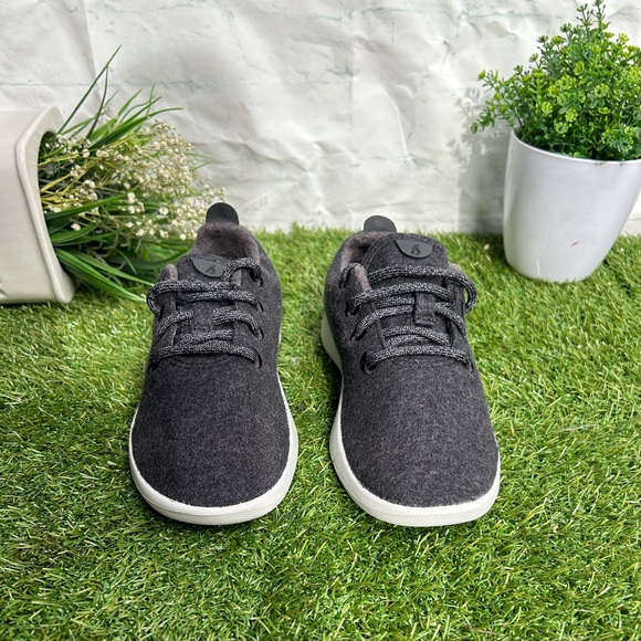 allbirds Women Wool Runners , True Black (Cream Sole) Size 6 NEW
$98 - Picture 12 of 16